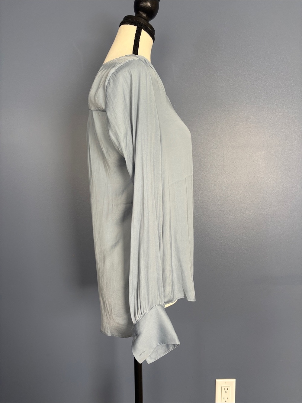 Light Blue V-Neck Long Sleeve Women's Top size XS - Picture 6 of 6